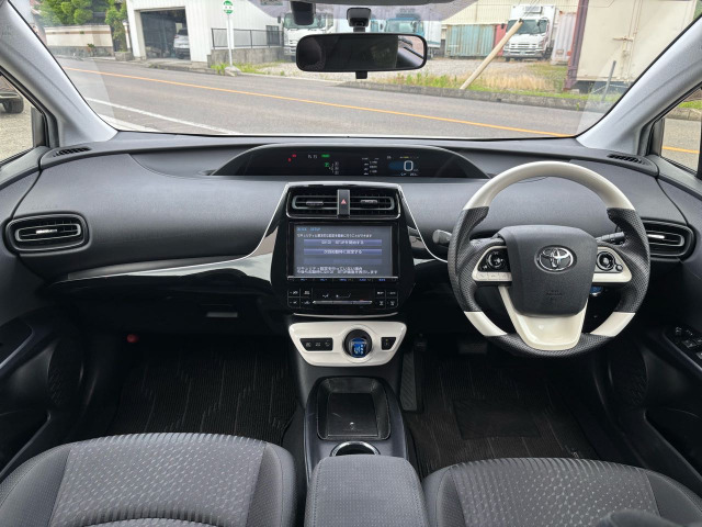 プリウス1.8 S