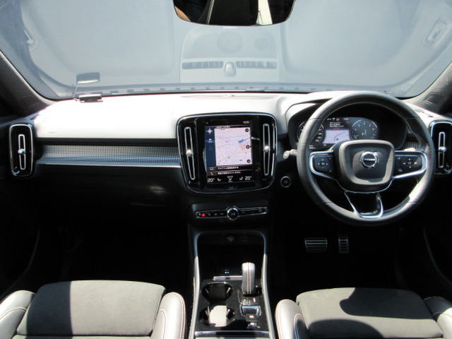 XC40B4 AWD Rデザイン 4WD