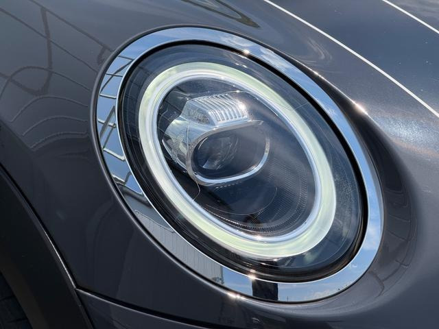 LED�w�b�h���C�g�̓f�U�C���������ł͂Ȃ���Ԃ̈��S���ɔ��Ɍ��ʂ𔭊����܂�!