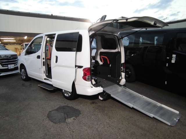 NV200バネットバン1.6 チェアキャブ 車いす2名仕様