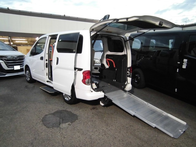 NV200バネットバン1.6 チェアキャブ 車いす2名仕様