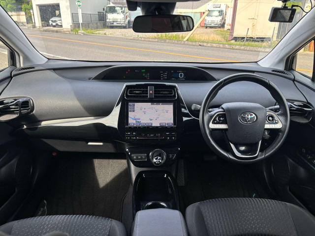 プリウス1.8 S