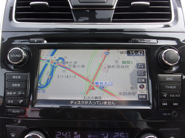 純正メモリーナビは7インチタッチパネル。