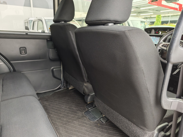 【全国納車OK】 現車をご覧になれないお客様でも、安心してお車をご購入いただける環境を整えております。 色々な角度から撮影したたくさんの画像など豊富な資料送りいたしております。