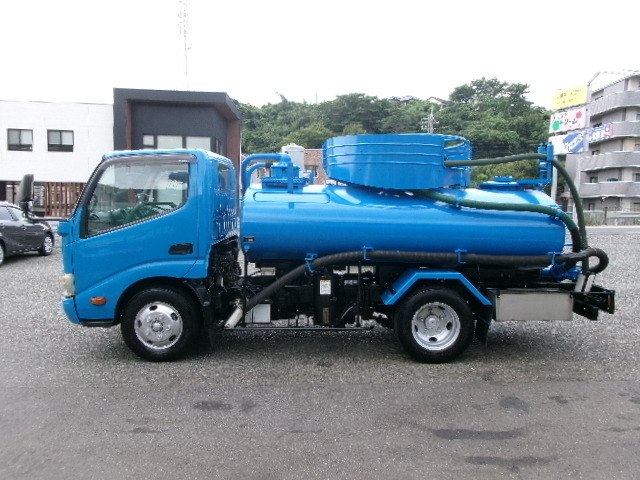 �y�ő�ύځz2700kg �y�ԑ��d�ʁz6415kg �y�S ���z519cm �y�S ���z169cm �y�S ���z214cm �y �F �z��