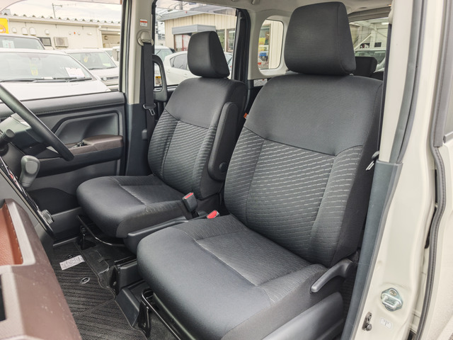 【アフターサービス】 ご納車3ヶ月目の無料点検付!お車ご購入後のカーライフサポートもお任せ!車検・修理・カスタマイズ・カーナビやオーディオの取り付けからお車の売却まで、どんなことでもご相談に乗ります。