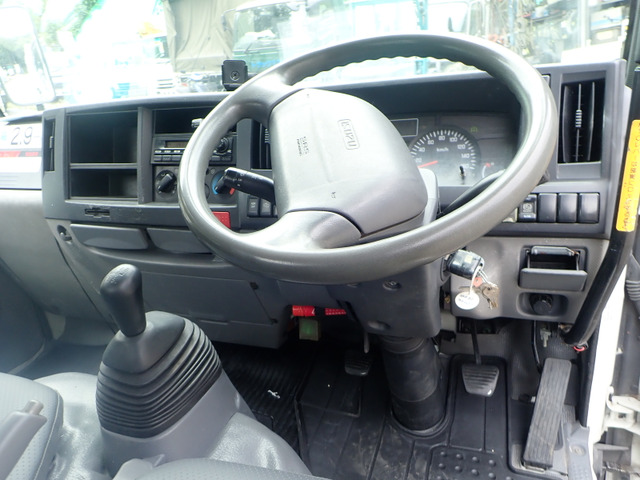 6速マニュアル(MT)車 エアコン パワステ パワーウインドウ エアバック ETC 左電動ミラー ASR(発進・加速時空転防止装置) HSA(坂道発進補助装置)