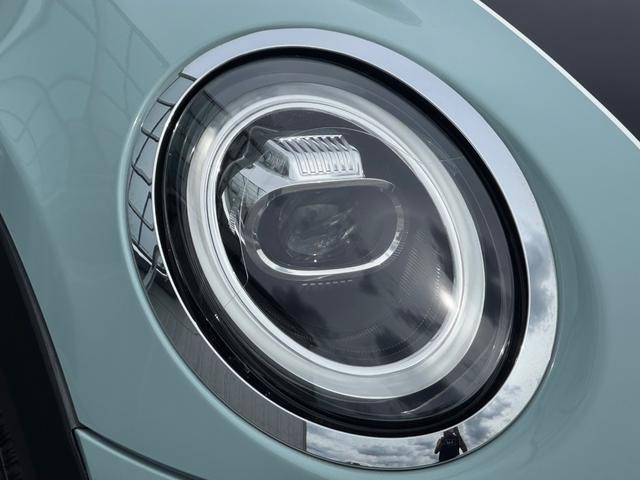 LED�w�b�h���C�g�̓f�U�C���������ł͂Ȃ���Ԃ̈��S���ɔ��Ɍ��ʂ𔭊����܂�!