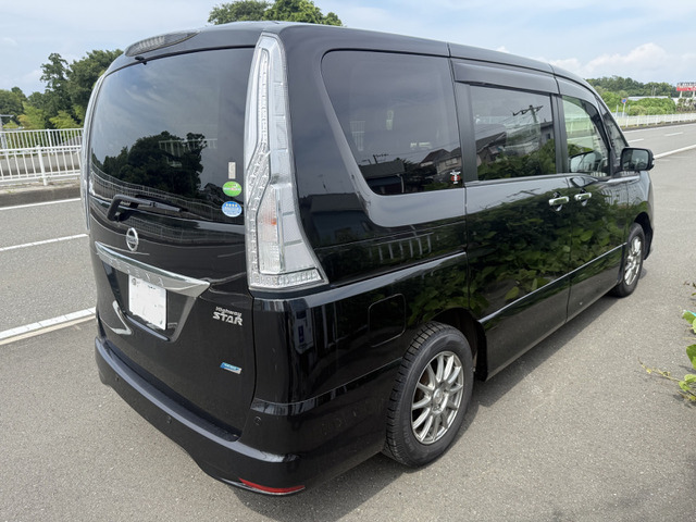 セレナ2.0 ハイウェイスター 4WD