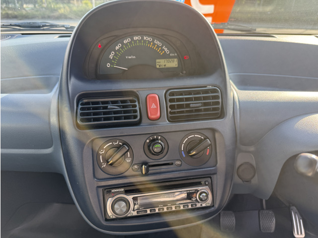 �P���E�b�hCD�f�b�L�ɂȂ�܂��B�i�r�A�I�[�f�B�I�A�X�s�[�J�[�A�o�b�N�J�����A�h���C�u���R�[�_�[���t���������k�������B