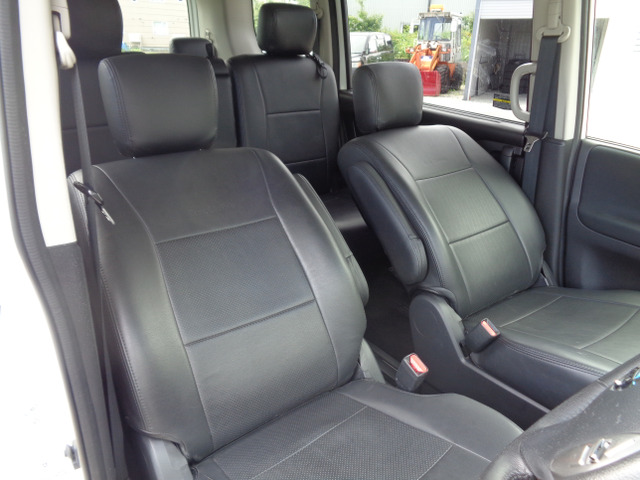 セレナ2.0 ハイウェイスター Vセレクション+Safety II 4WD