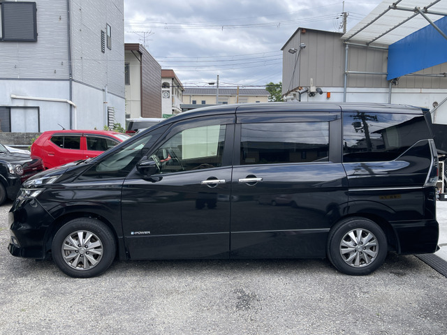 セレナ1.2 e-POWER ハイウェイスターV