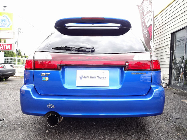 ���J�^���O�l280�n�͂𔭐�����EJ20�c�C���^�[�{�ɁA�X�o�������ӂ�AWD�A������5MT�̑g�ݍ��킹��