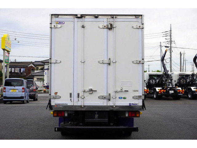 車検整備・ガラス交換やパワーゲート取付や修理などなんでもお気軽にどしどしご連絡ください!