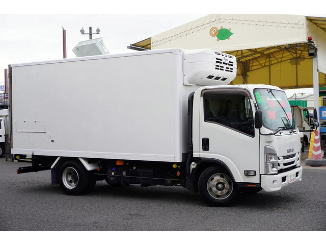 自社の保証3ヶ月間走行無制限!!保証はエンジンはもちろん、ミッションや足回りなどお仕事に関係する場所も専門整備士がしっかり整備をするから付けられます。その他別途保証項目が多い安心有料保証があります。