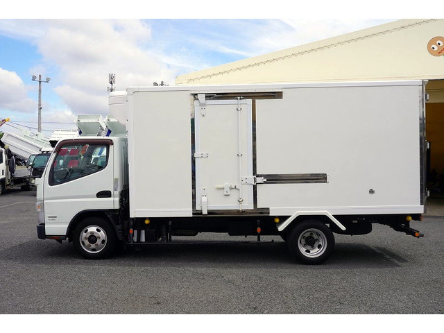 キャンター冷蔵冷凍車