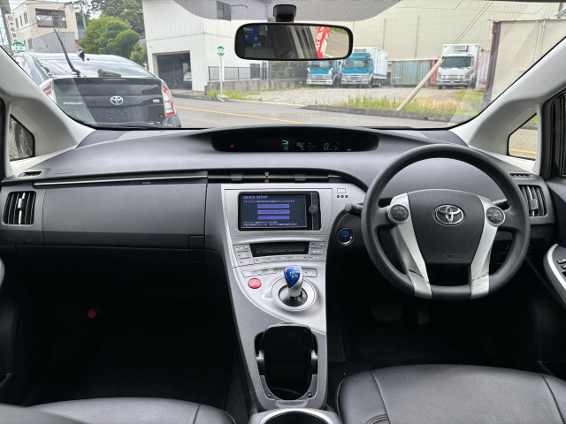 プリウス1.8 S