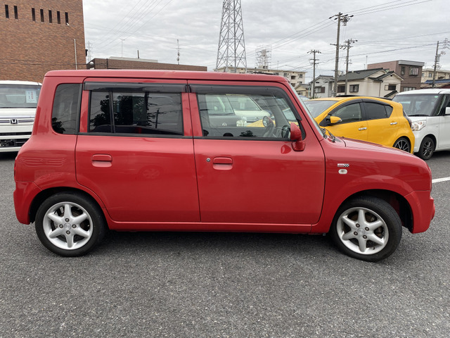 自動車保険もご相談ください。当店は三井住友海上、あいおいニッセイ同和損保の代理店です。保険担当が万一の際は連携を取って迅速にご対応致します。代車・レンタカーもご用意できますのでご安心ください。