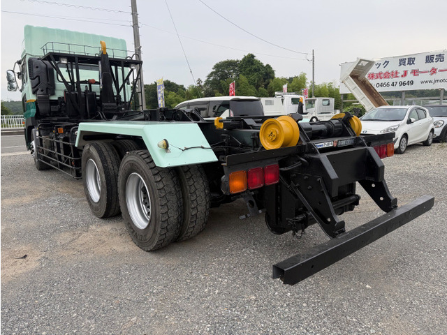 クオンコンテナ車