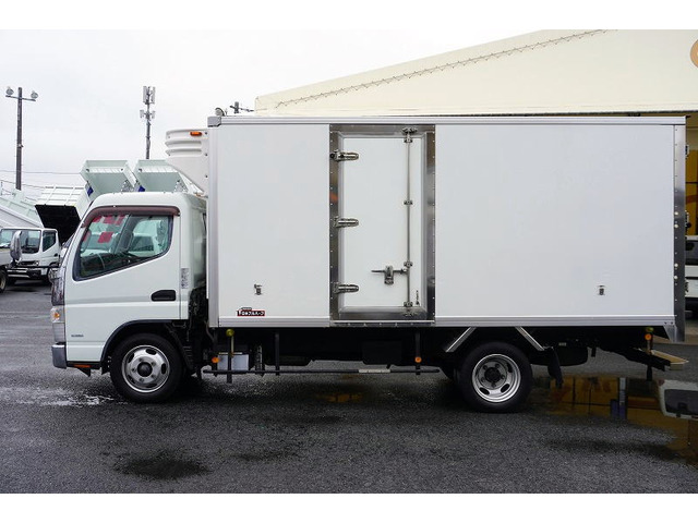 キャンター冷蔵冷凍車
