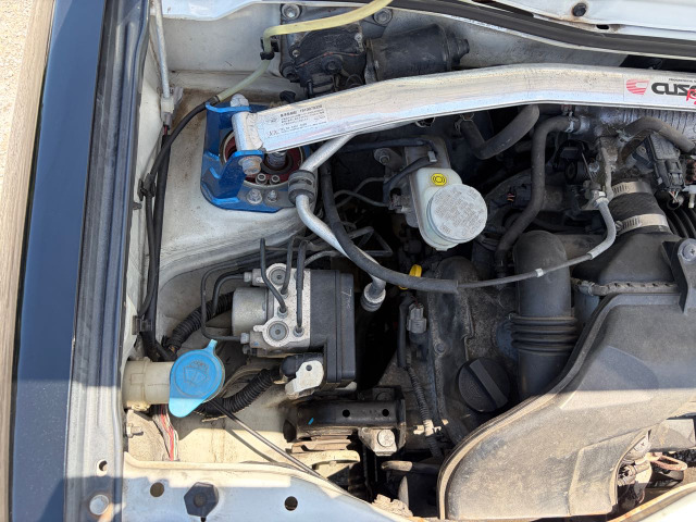 エンジン16万キロ台のエンジンに積替えてます。車の心臓部は素の状態でご確認いただきたいので、ご成約後清掃実施いたします。