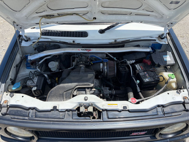 エンジン16万キロ台のエンジンに積替えてます。車の心臓部は素の状態でご確認いただきたいので、ご成約後清掃実施いたします。