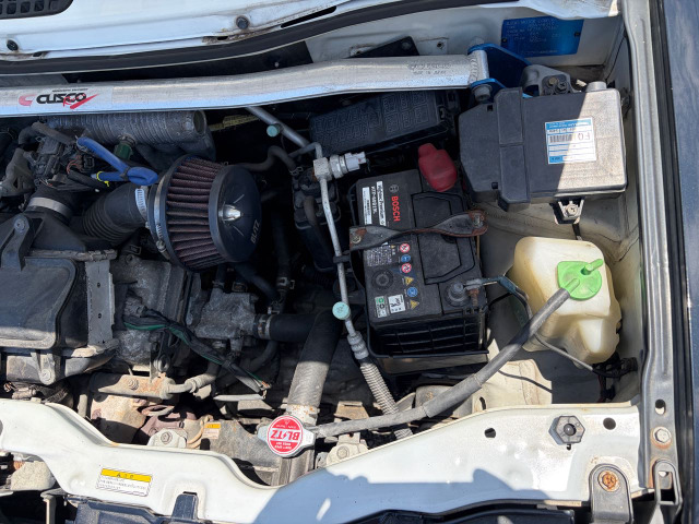 エンジン16万キロ台のエンジンに積替えてます。車の心臓部は素の状態でご確認いただきたいので、ご成約後清掃実施いたします。