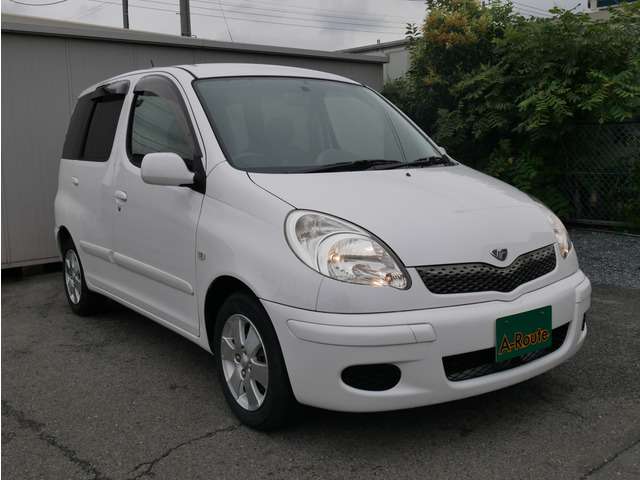 ファンカーゴ1.5 G ペアベンチバージョン 4WD