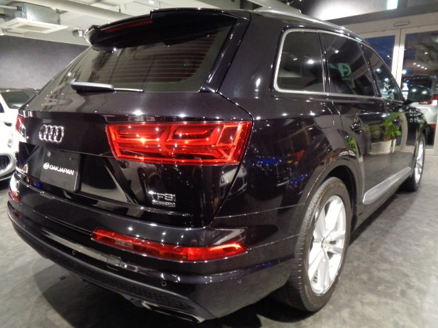 Q73.0 TFSI クワトロ エアサス Sラインパッケージ 4WD