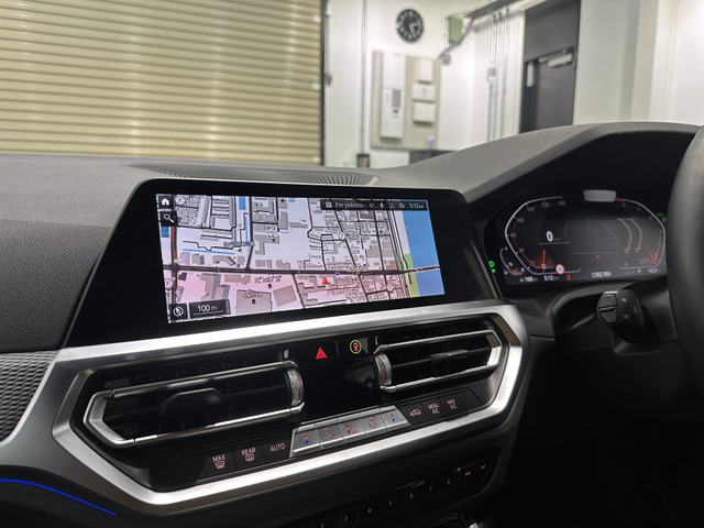BMW���C�u�R�b�N�s�b�g��12.3�C���`�E�}���`�f�B�X�v���C���[�^�[�p�l����10.25�C���`���C�h�E�R���g���[���f�B�X�v���C(�^�b�`�p�l���@�\�t)�ł��BHDD�i�r�Q�[�V�����V�X�e���������܂��B