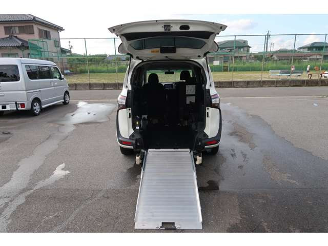 シエンタ1.5 G ウェルキャブ 車いす仕様車 タイプI 助手席側セカンドシート付
