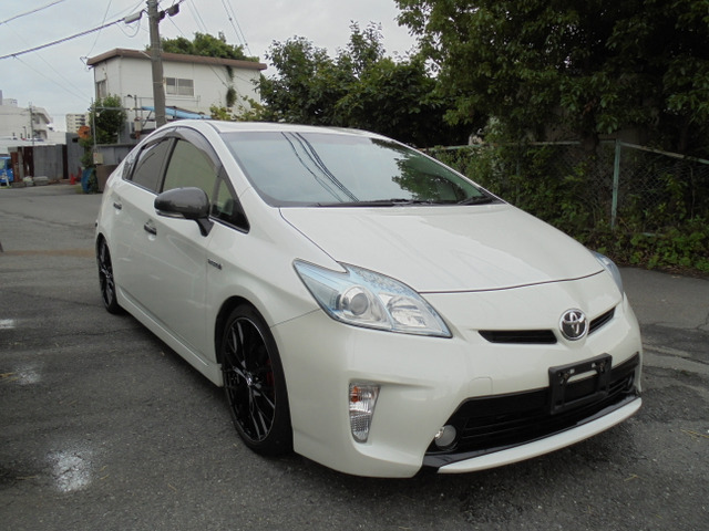 プリウス1.8 S