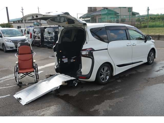 シエンタ1.5 G ウェルキャブ 車いす仕様車 タイプI 助手席側セカンドシート付
