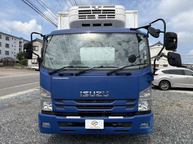 フォワード冷蔵冷凍車