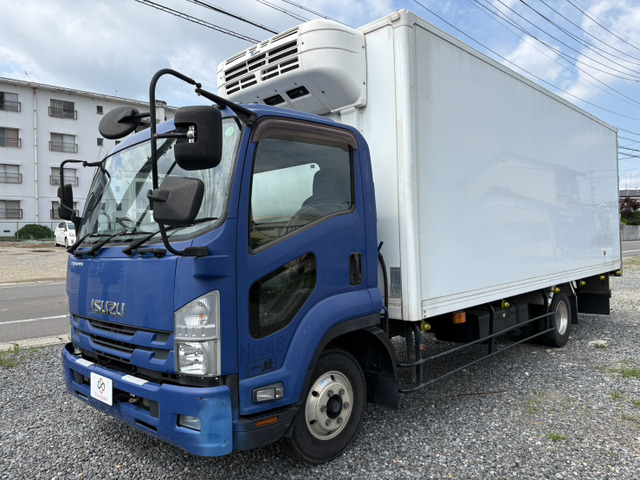 フォワード冷蔵冷凍車