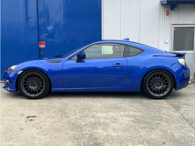 �z�C�[����ENKEI��18�C���`�A���~�z�C�[���𓋍ځB���f����05RR�ɂȂ�܂��B�z�C�[���T�C�Y��8.5J�C���Z�b�g42�ɂȂ�܂��BWR�u���[�p�[���ɃK�����^�z�C�[���������������ł��B