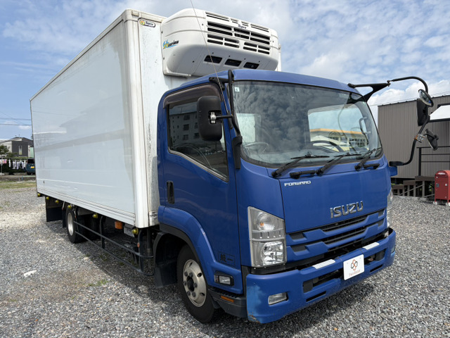 フォワード冷蔵冷凍車