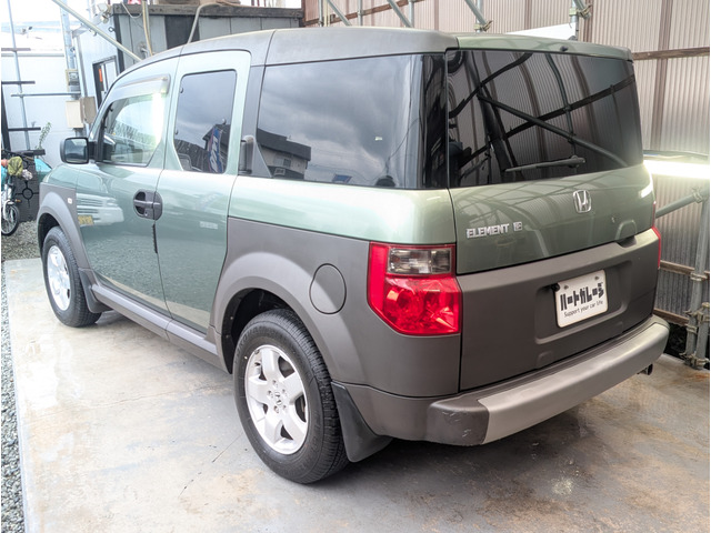 �p�΂���BOX�^�̃{�f�B�[�f�U�C���ƃN���b�f�B���O�p�l���ŕ���ꂽ�O�ς��G�������g�̗ǂ��Ƃ��Đl�C�𔎂��Ă܂��B