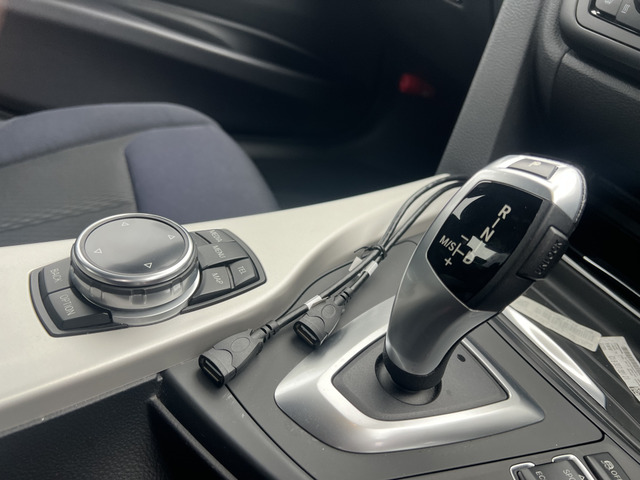 10.25�C���`���𑜓x�^�b�`�X�N���[������ 1920&times;720�𑜓x�̍����׃f�B�X�v���C�𓋍ڂ��A�f����i�r��ʂ�N���ɕ\���B