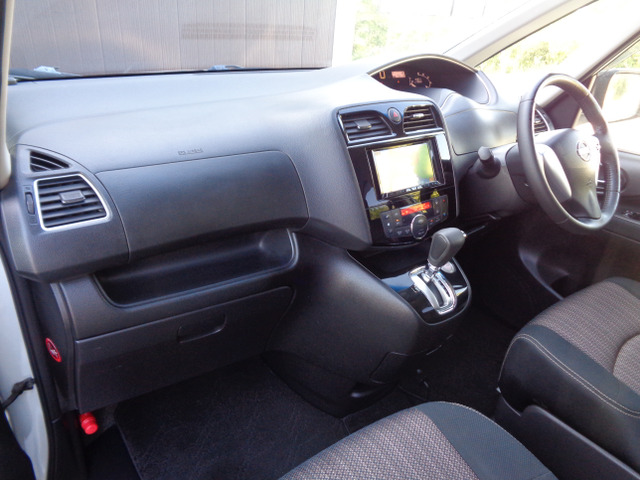 セレナ2.0 ハイウェイスター Vセレクション+Safety 4WD