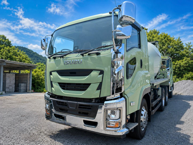 ギガミキサー車