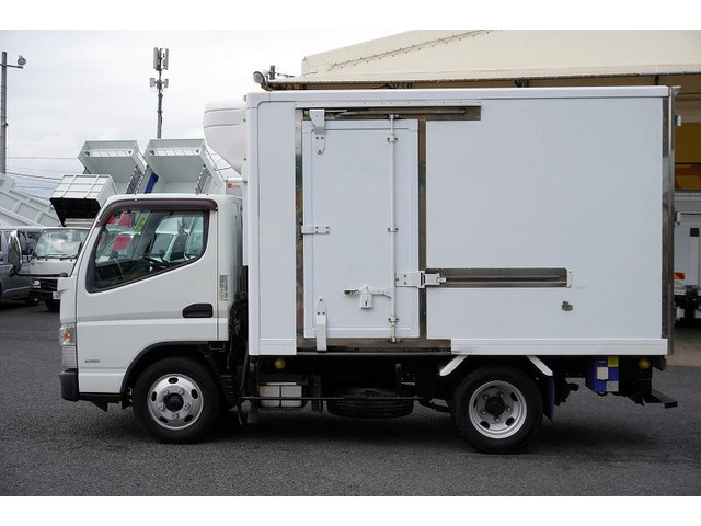 キャンター冷蔵冷凍車