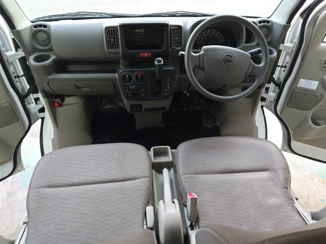 NV100クリッパーDX ハイルーフ 5AGS車 4WD