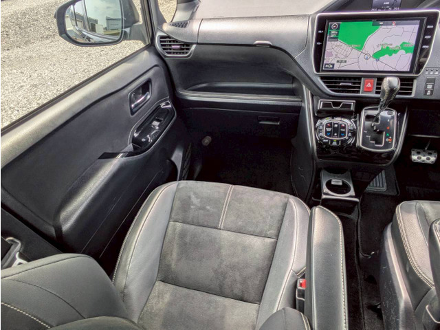 助手席シートアングルです。運転席回りだけでは把握できない部分も撮影いたします。