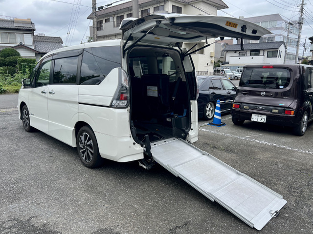 セレナ1.2 e-POWER ハイウェイスター チェアキャブ スロープタイプ 車いす1名 サード仕様