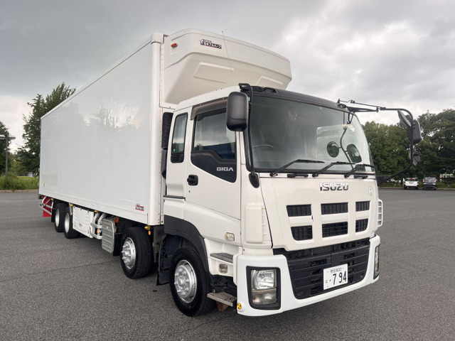 ギガ冷凍冷蔵車