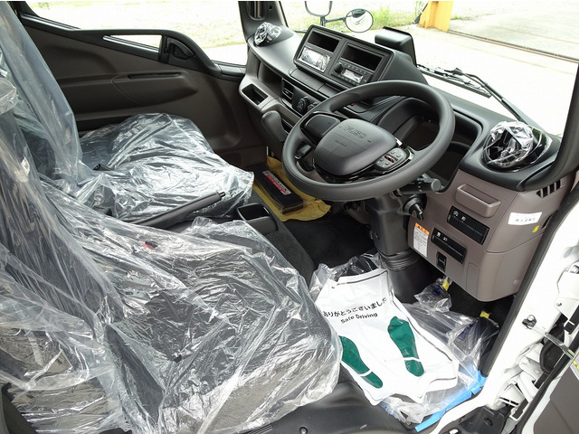 キャンター冷蔵冷凍車