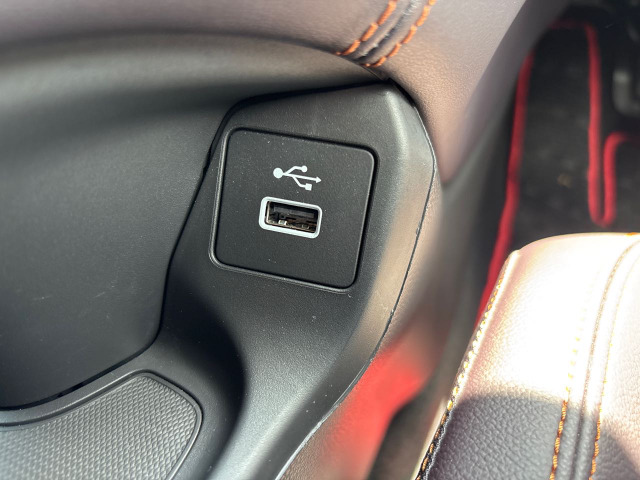 �^�]�ȑ���USB�|�[�g�A����ȑ���USB �^�C�vC�|�[�g�������܂��B