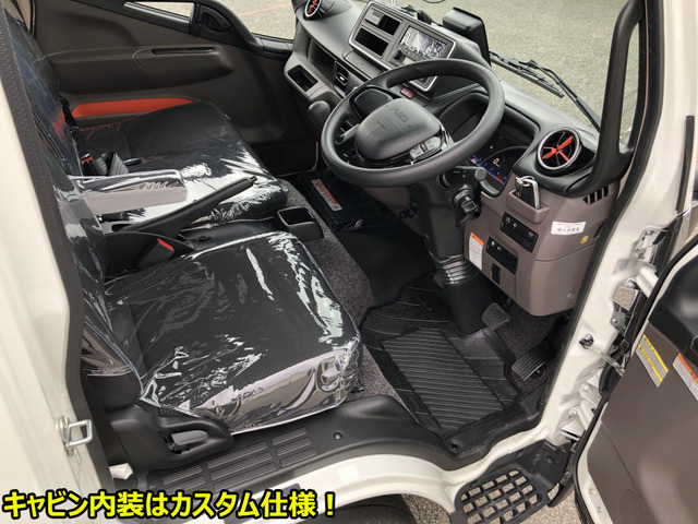 キャンター冷蔵冷凍車