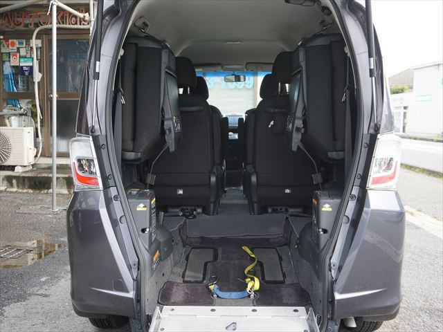 フリード1.5 G 車いす仕様車 3列シートタイプ